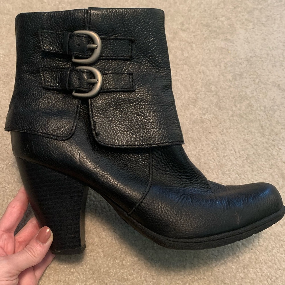Born Concept Black Leather Heeled Ankle Boots w zip side and Double Buckle 8.5